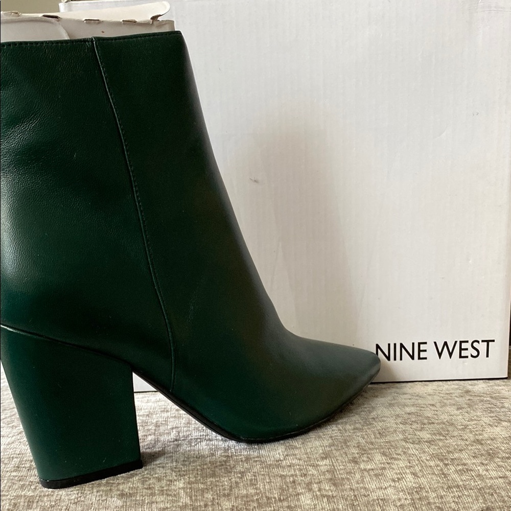 Nine West Green Ankle Booties with Chunky Heel and Pointed Toe